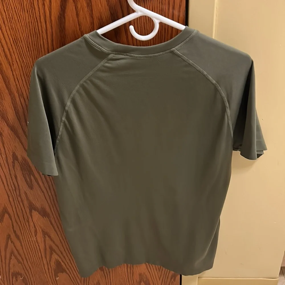 Fabletics athletic shirt. - Picture 4 of 4
